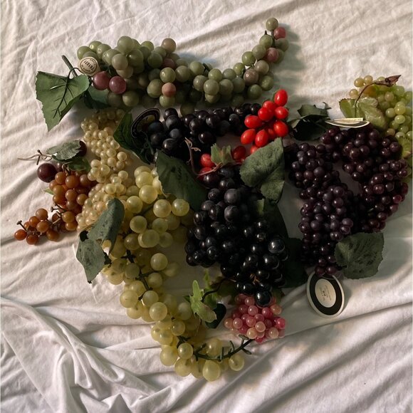 Artificial Grapevine Clusters With Leaves - Mixed Colors & Sizes - Home Decor Cr - Picture 1 of 16